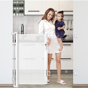 Retractable baby gate